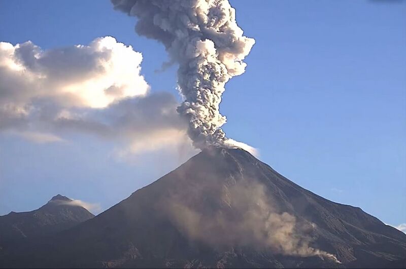 File:Active volcano.jpeg