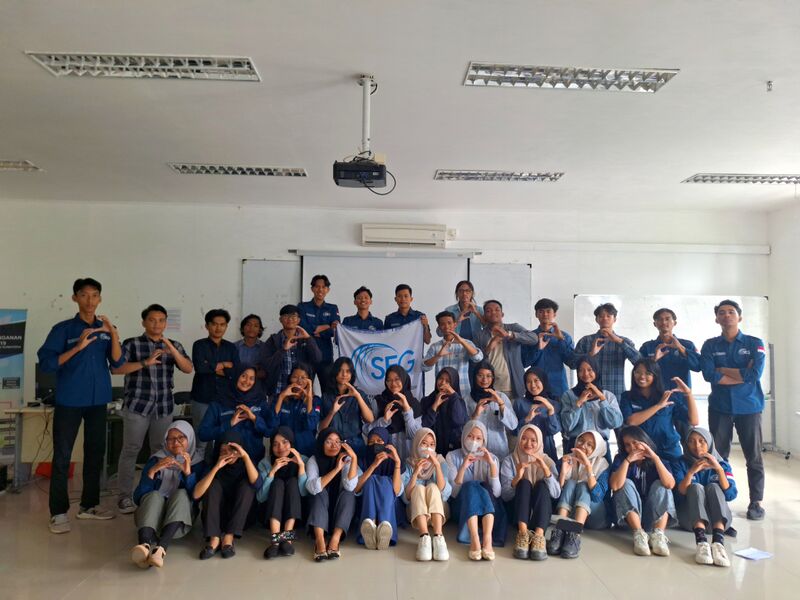 File:SEG PICTURE.jpg