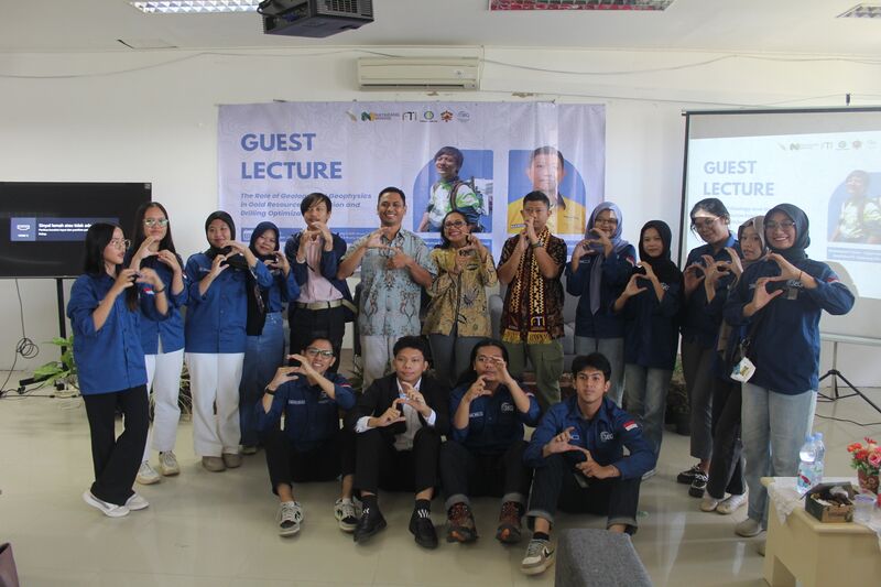 File:Seminar with Natarang Mining.jpg